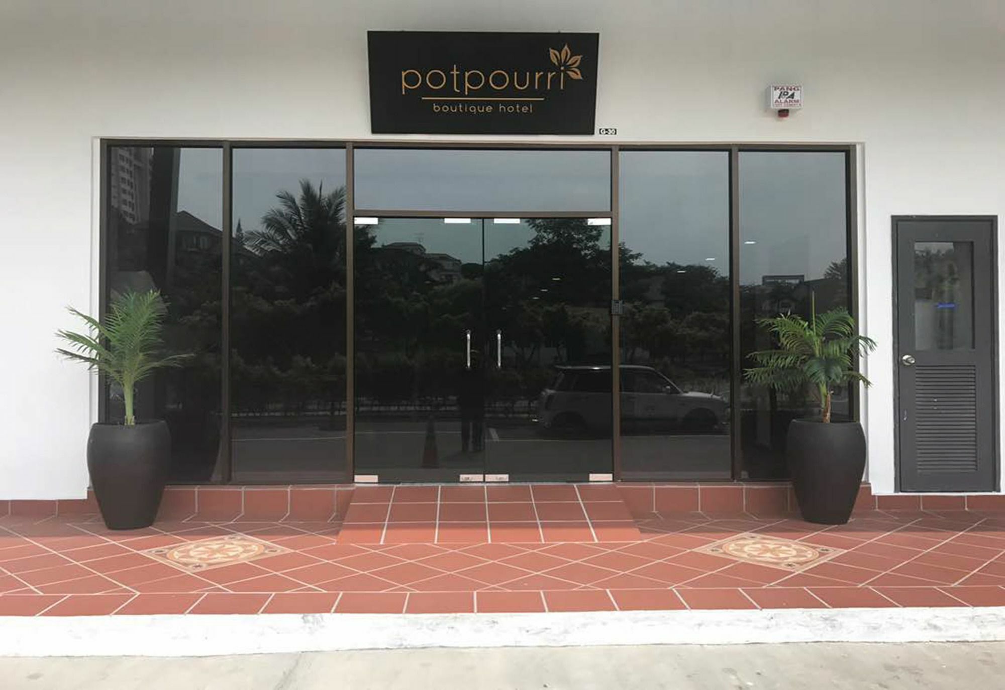 Potpourri Boutique Hotel 3*